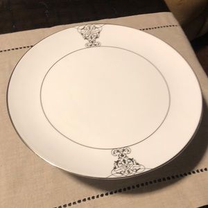 Vera Wang by Wedgwood cake stand